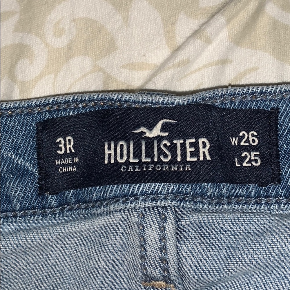 Hollister jeans size waist 26 length 25. - Picture 3 of 6